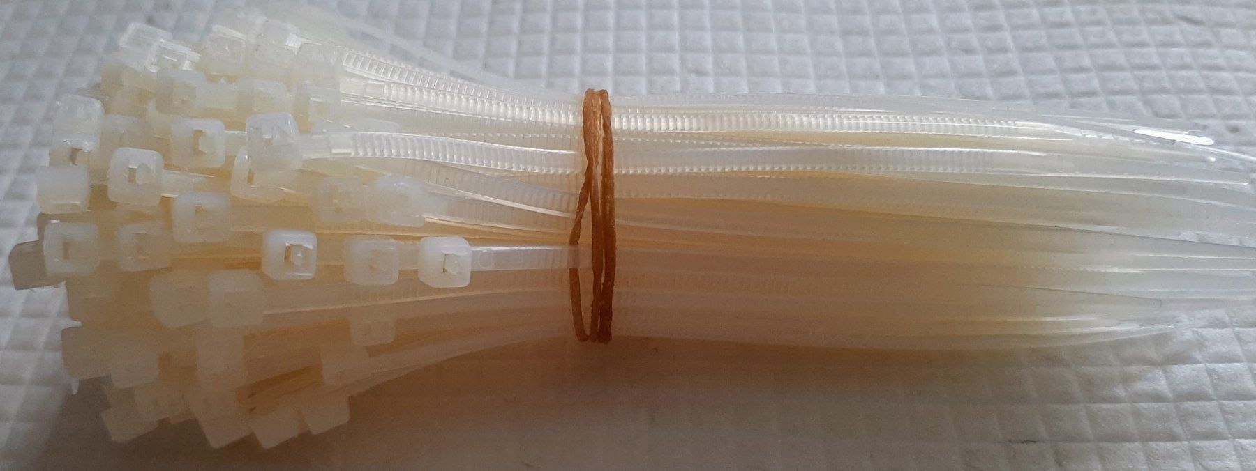 Alle Werkzeuge: 200 Stk.Kabelbinder weiss 100 x 2.5mm – Neu (gemäss Beschreibung) aus Zürich von Zurich 1
