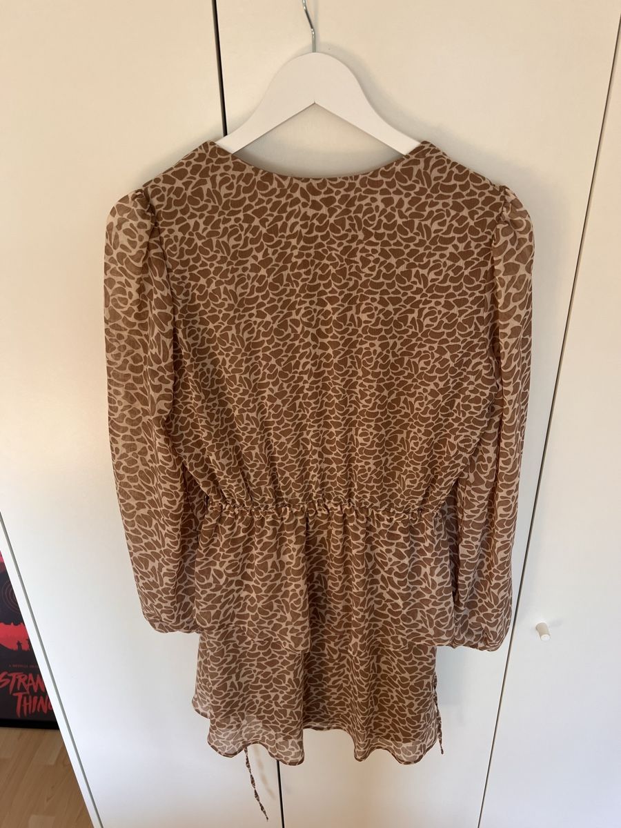 Kleider: Trendiges RESERVED Kleid mit Muster, Grösse 36, Herbst – Neu (gemäss Beschreibung) aus Altstätten SG von pau_9ly8 3