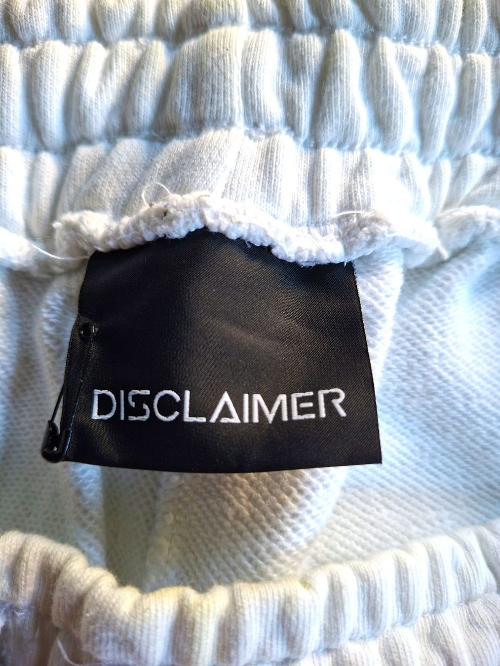 Pantaloni: Disclaimer Shorts – Usato da Morges venduto da Sakpen 2