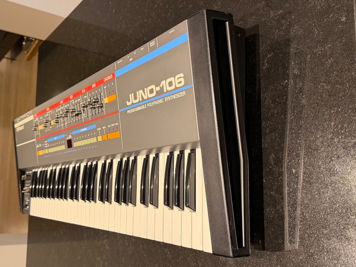 Roland Musikinstrumente: Roland Juno-106, excellent état – Gebraucht aus Lausanne von jlm_f79b 2