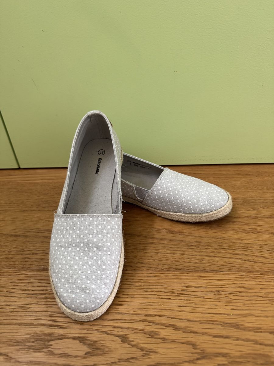 Graceland Scarpe per ragazze: Sommerliche Espadrilles von Graceland, hellgrau, Gr. 38 – Usato da Grenchen venduto da gulx