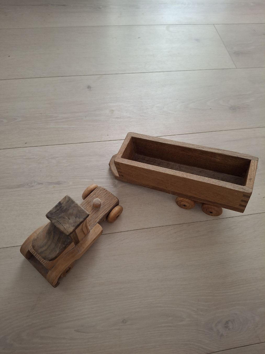 Giocattoli: Handgeferigter Lastwagen aus Holz – Usato da Schwarzenburg venduto da zbi_9xhk 2