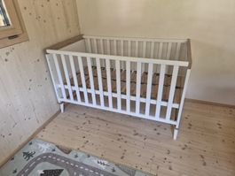 Babybett Gitterbett weiss Holz lattenrost top Zustand