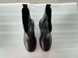 Bottines pour dame, noire, grandeur 39 neuves jamais portées