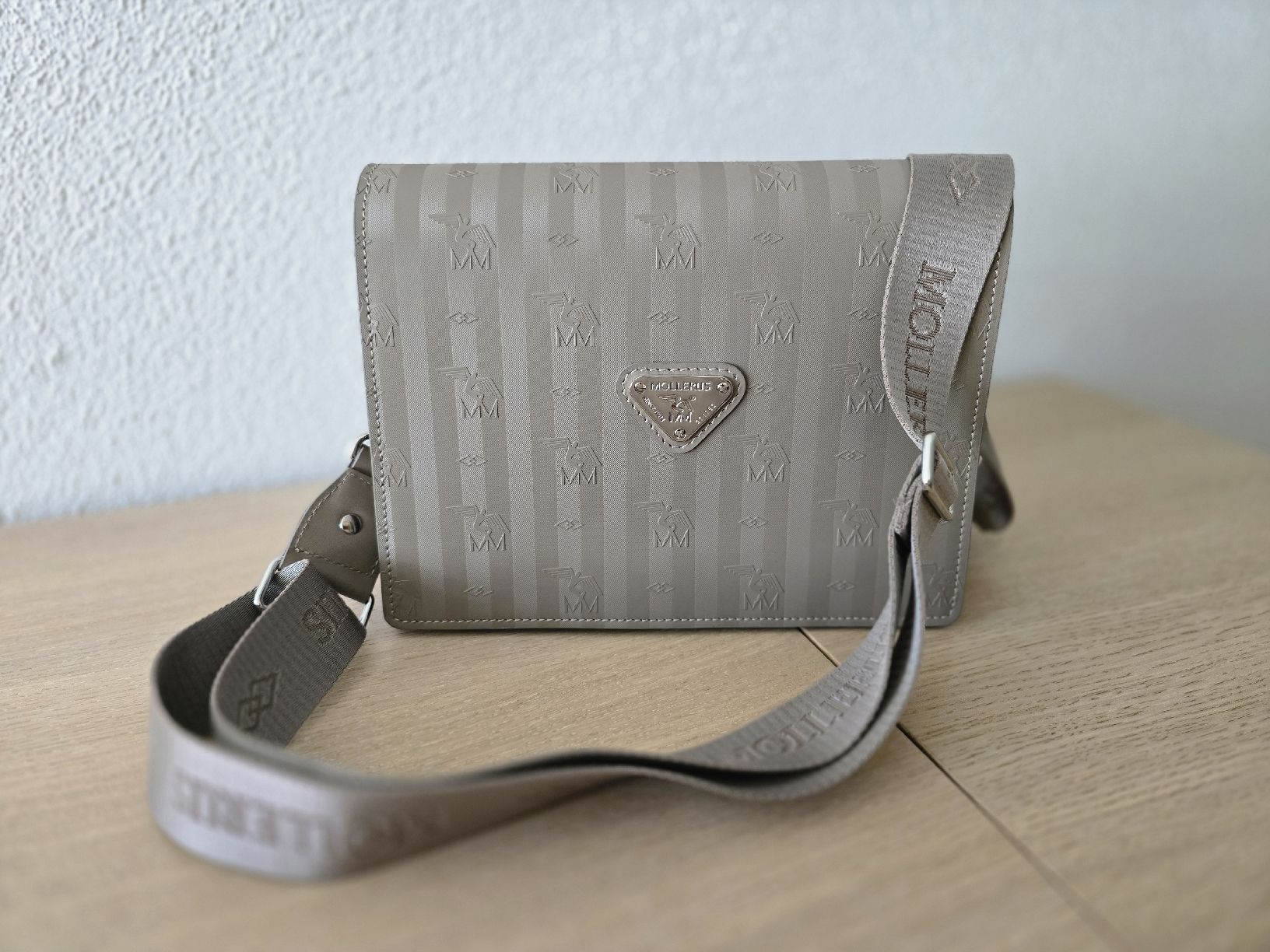 Maison Mollerus Taschen für Damen: Maison Mollerus Modell Wil taupe silber – Neu (gemäss Beschreibung) aus Attinghausen von Sonjahauser 7