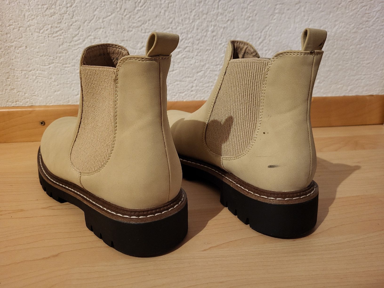 Dosenbach Scarpe da donna: Chelsea Boots, Beige, Gr. 40, Neu – Nuovo (secondo la descrizione) da Steffisburg venduto da esneusdaheime 2