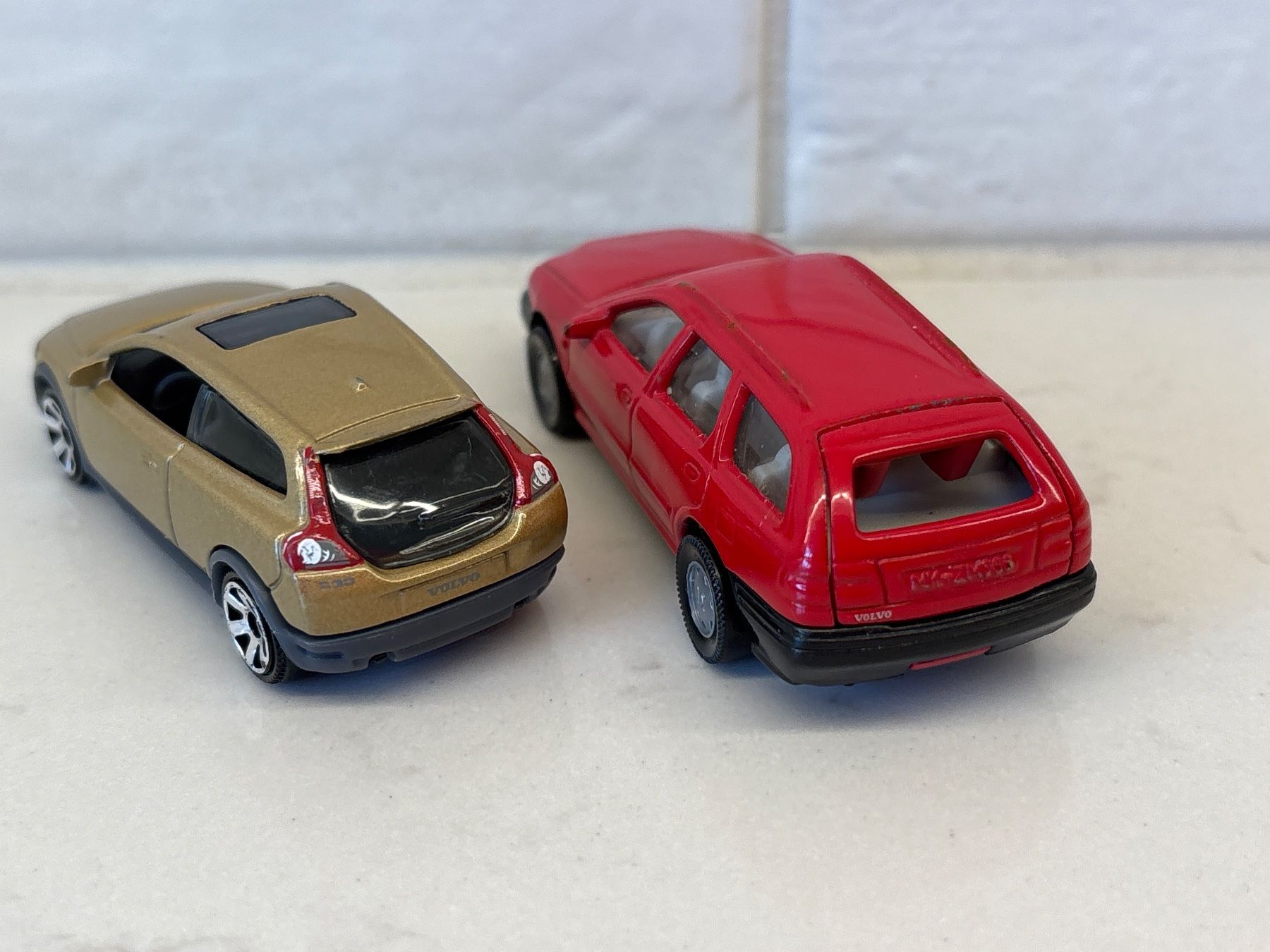 Siku Voitures modèles: Siku et Matchbox Volvo 2x 1/64 – D'occasion à Gollion par Hampton 1