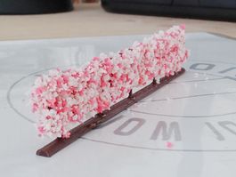 Blühende Hecke pink mannshoch, Spur H0