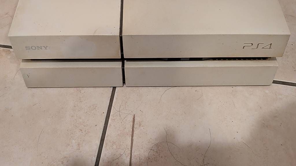 Konsolen: PS4 Konsole ohne etwas altes System Software drauf – Gebraucht aus Wattenwil von karinschaw 1