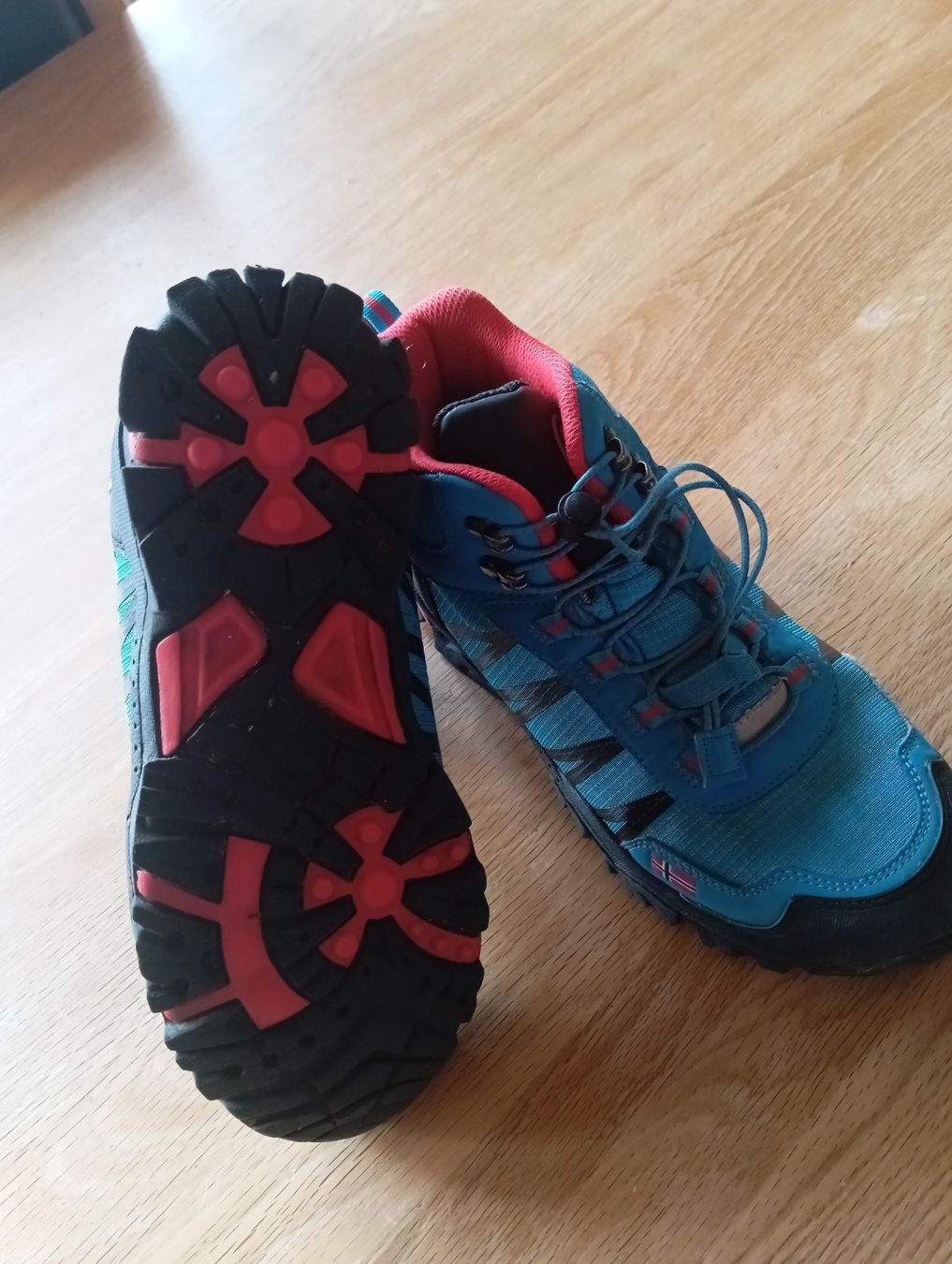 Scarpe per ragazzi: Wanderschuhe Trollkids Gr.39 – Usato da Aeschlen ob Gunten venduto da Cugi 1