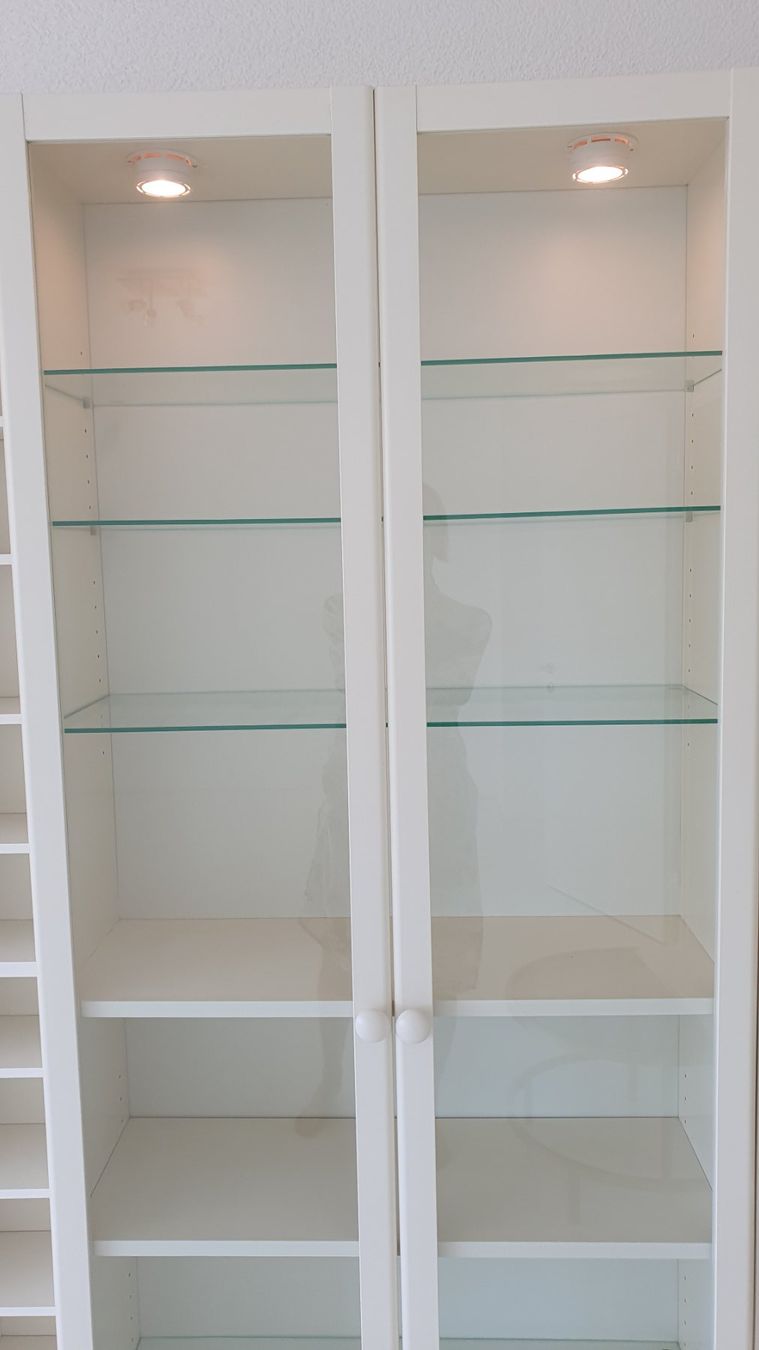 Scaffali: Eckregale mit Glasvitrine – Usato da Jona venduto da Difnol11 1