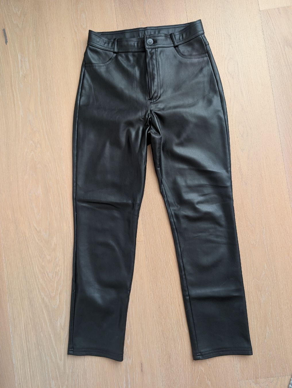 Stradivarius Pantaloni: Thermo Künstleder Hose Gr36 – Usato da Einsiedeln venduto da alegna89