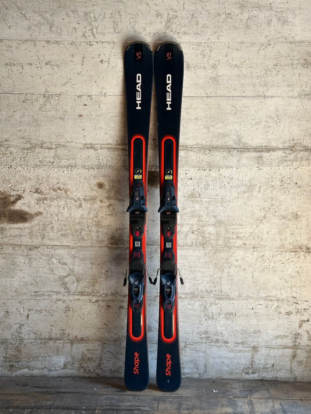 Head Skis: Head V-Shape Ski 149CM – Gebraucht aus Emmenbrücke von karkarkar