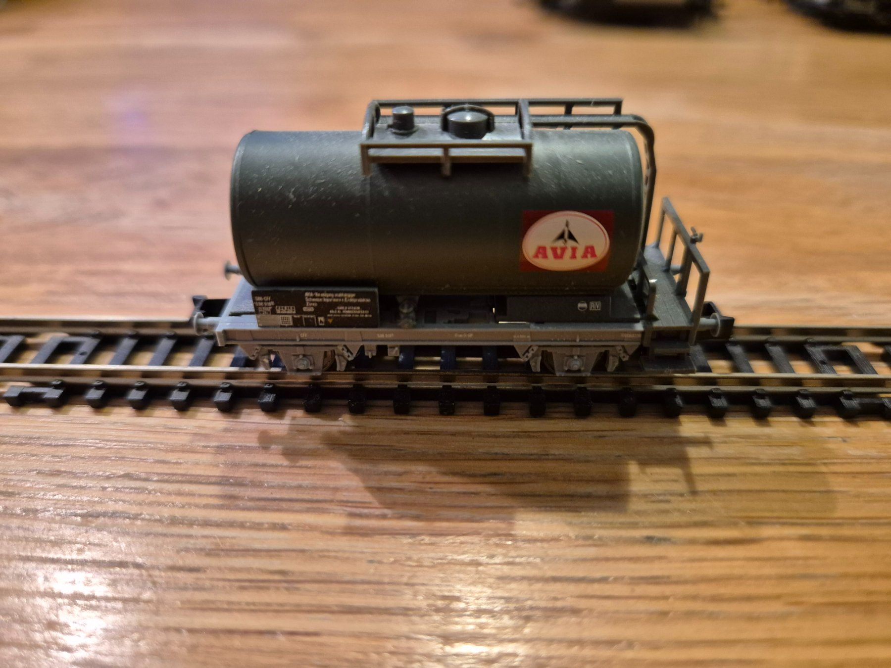 Trix Modellini di ferrovie: Spur N Tankwagen AVIA Minitrix – Usato da Glattfelden venduto da ehschenker 1