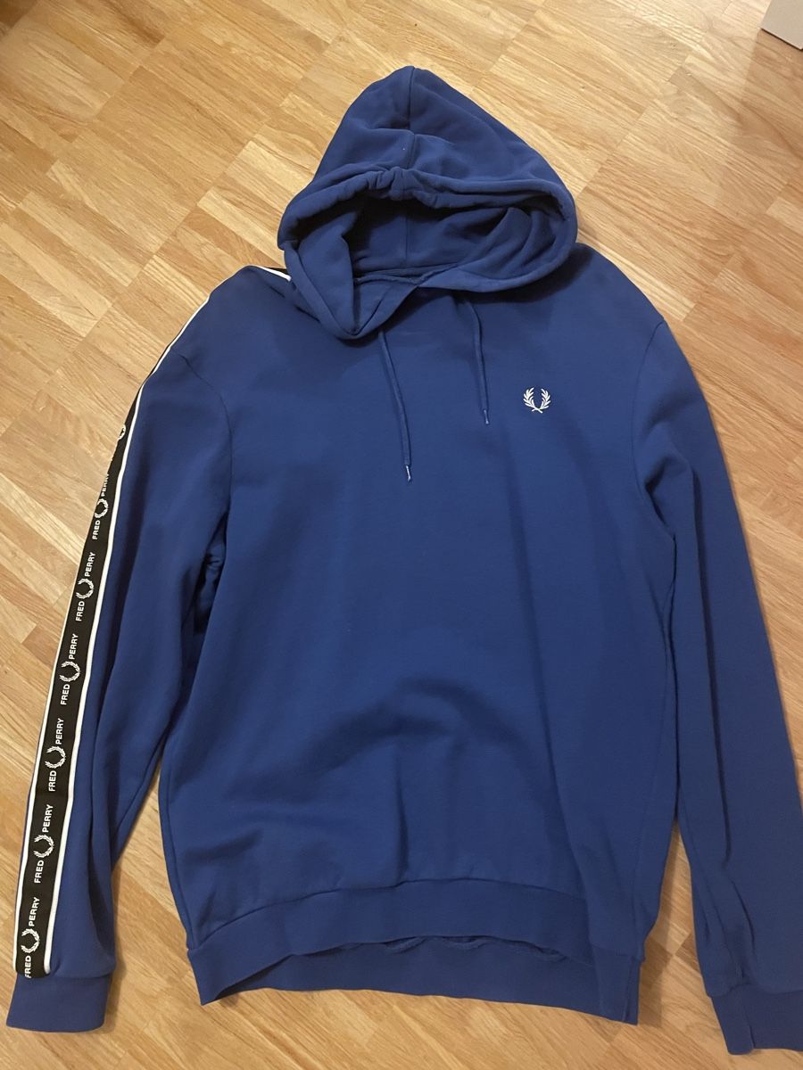 Fred Perry Pulls & Sweat-shirts: Fred Perry Pulli Blau Grösse L – Neuf (Voir description) à Kehrsatz par tim_jt86