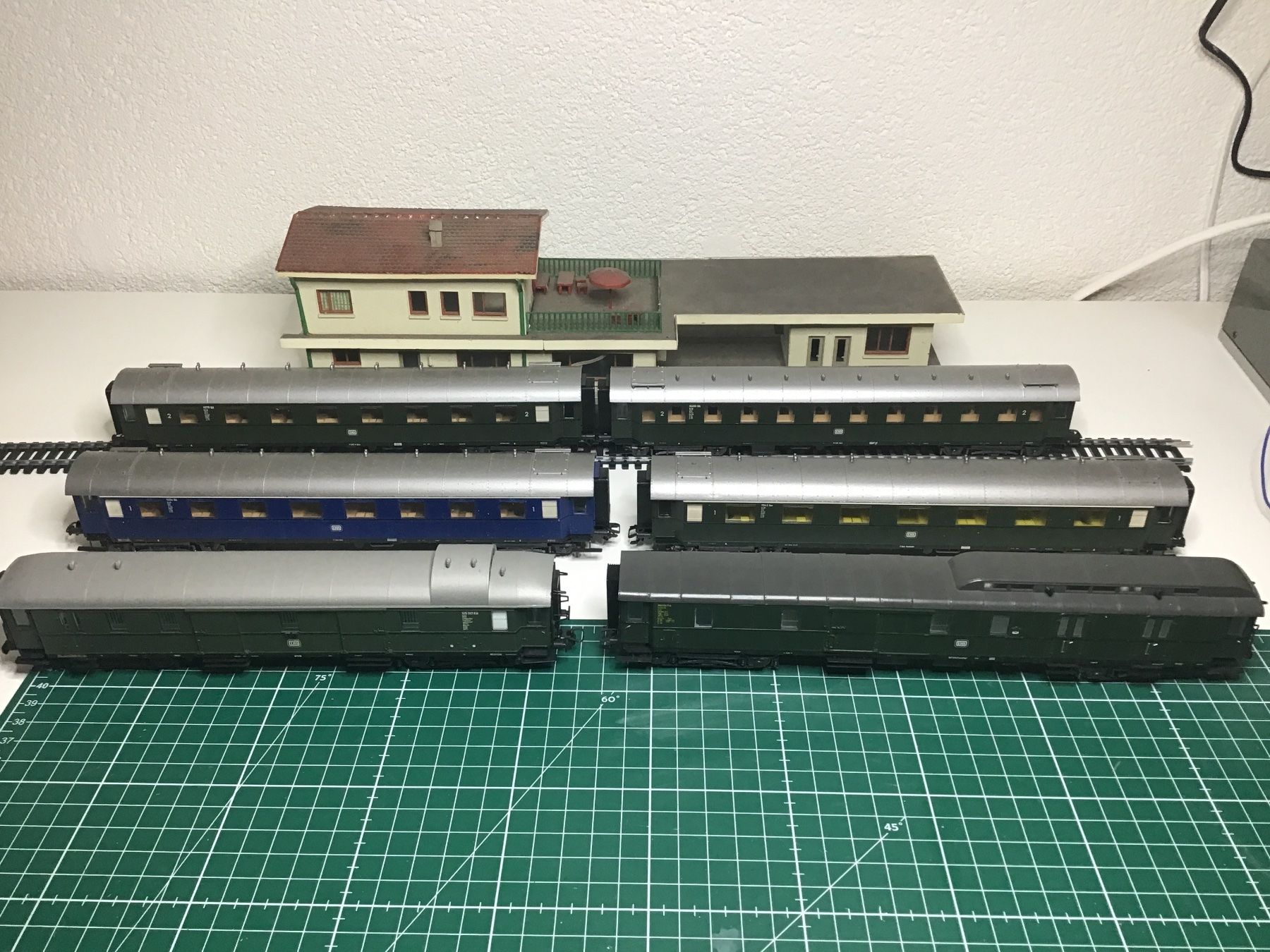 Liliput Modellini di ferrovie: DB NOSTALGIEZUG 5 WAGEN LILIPUT H0 – Usato da Männedorf venduto da Spezial-Modelle