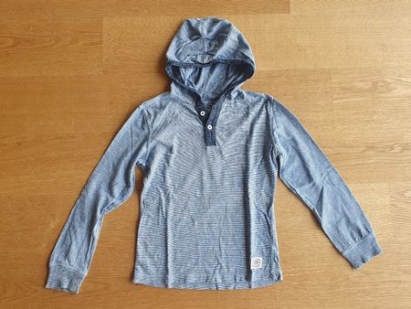 Shirt mit Kapuze Gr. 122/128