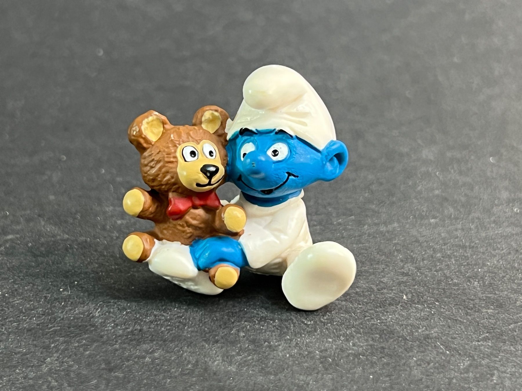 Schleich Statuette: Peyo Schlumpf mit Teddy Schleich – Usato da Ennetbaden venduto da mapa05