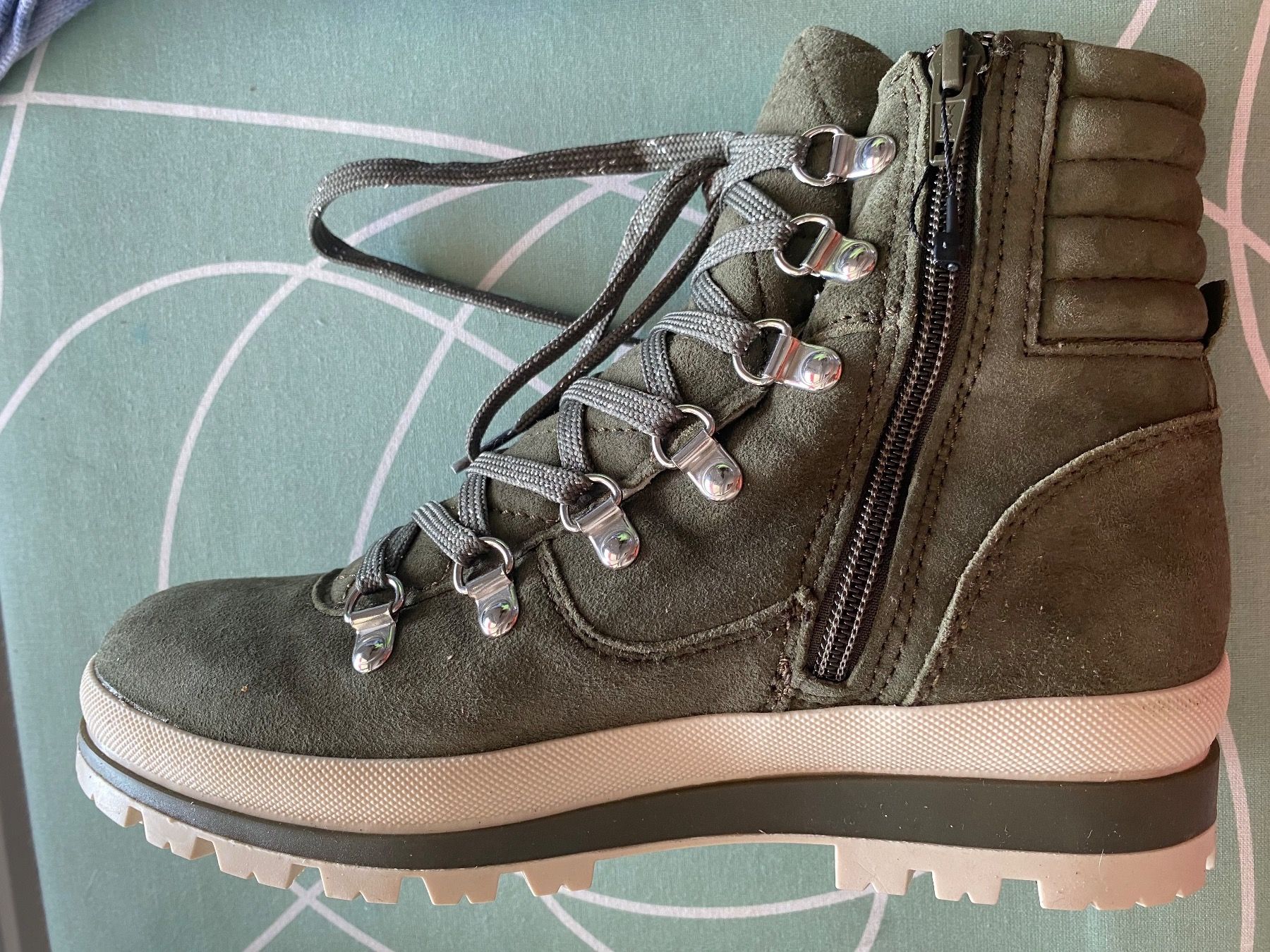 Tamaris Damenschuhe: Chaussures neuves vertes t. 38 avec fermeture éclair vert – Neu und originalverpackt aus Crans-Montana von DecoVal555 1