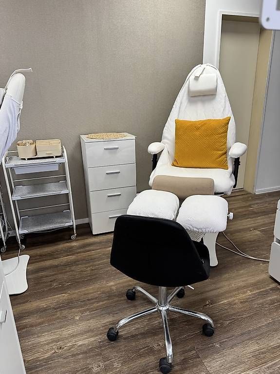 Altro per Ufficio & Commercio: Miete manicure/pedicure Platz – Usato da Zürich venduto da lil_qf52 4