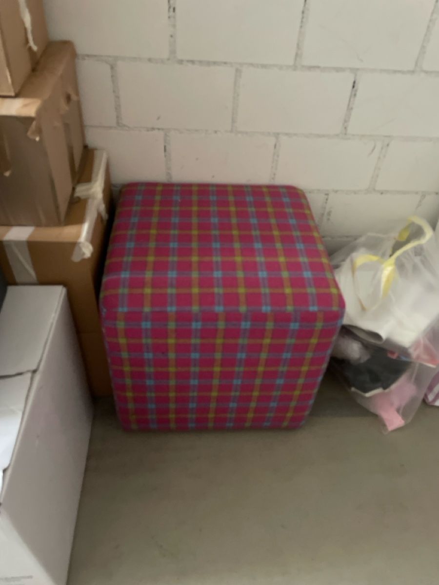 Hocker: Hocker kariert  – Gebraucht aus Rickenbach SZ von Sunneundmeer