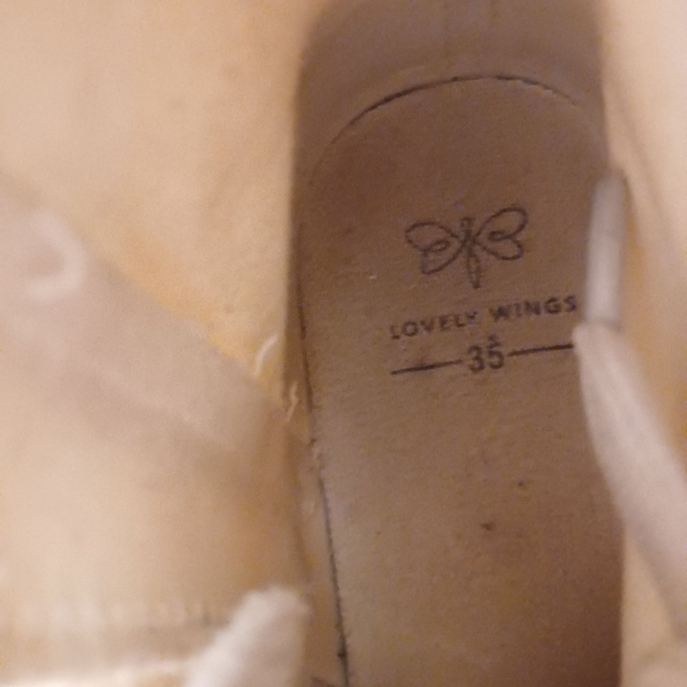 Schuhe für Mädchen: Baskets montantes blanches taille 35 bon état – Gebraucht aus Villeneuve VD von vog_yc5s 4