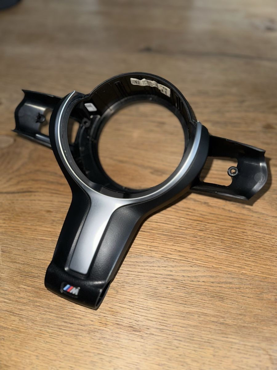 BMW Tutti pezzi di ricambio auto: Originale bmw m Performance Lenkradblende – Usato da Lengnau BE venduto da Luca.Creti 1