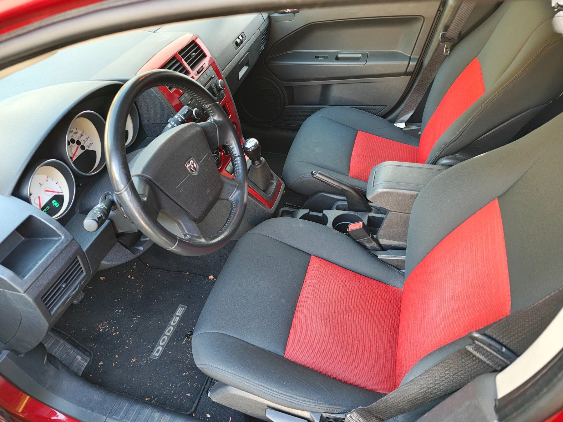 Dodge Autos: Dodge Caliber 2.0 SXT rossa – D'occasion à Faido par grizzlydt 4