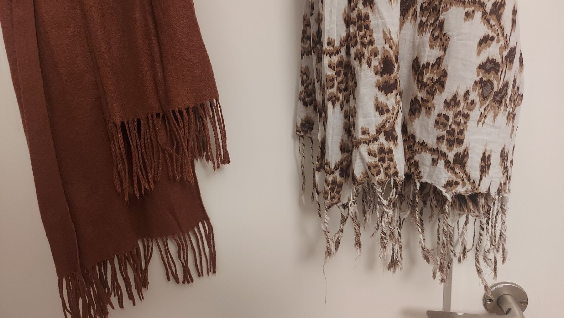 Foulards, Tücher & Schals: 2 Schals  – Gebraucht aus Biel/Bienne von mas_fx95 5