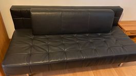 Schwarzes Schlafsofa mit Stauraum, ideal für Gäste!