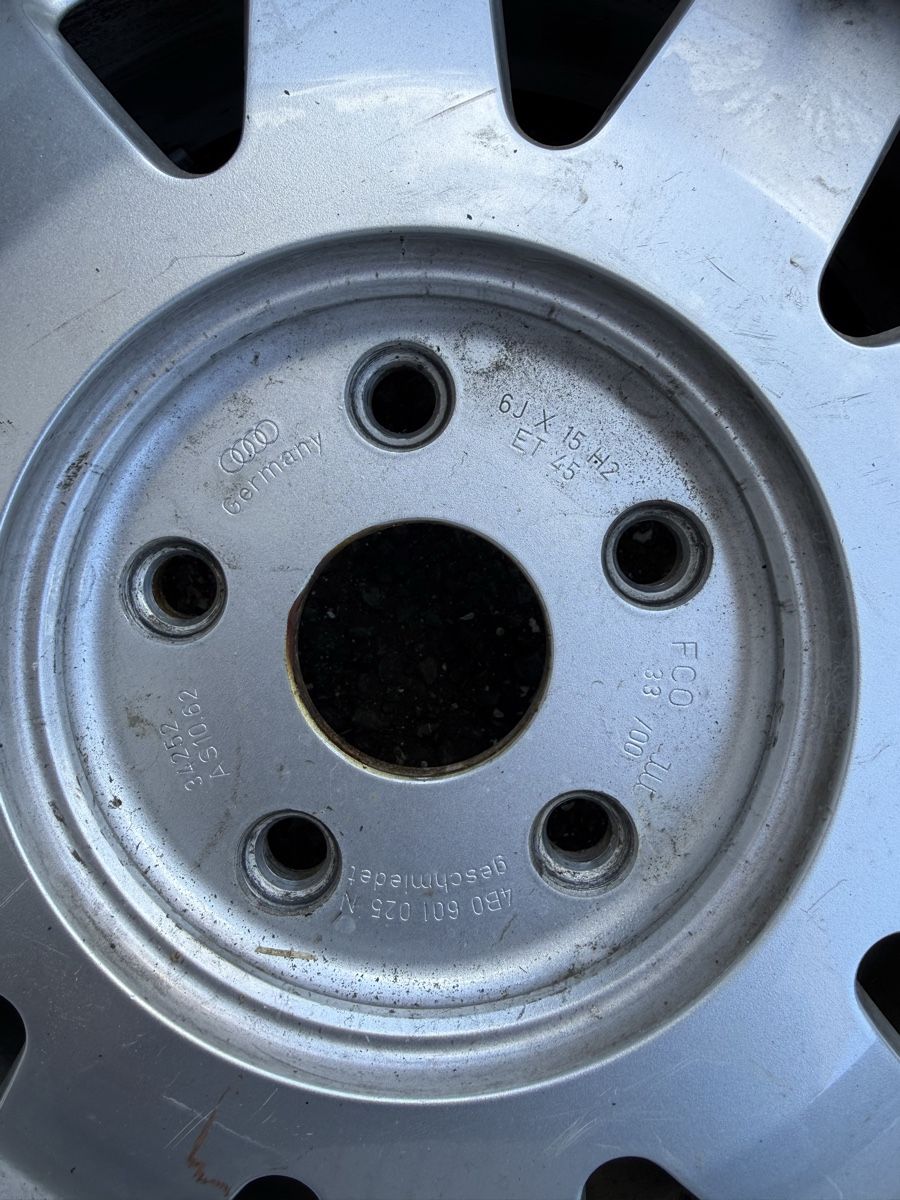 Pneus & Kompletträder: Jantes Audi avec pneus 195/65 R15 très vieux. – Gebraucht aus Cheseaux-Lausanne von davidleal1989 7