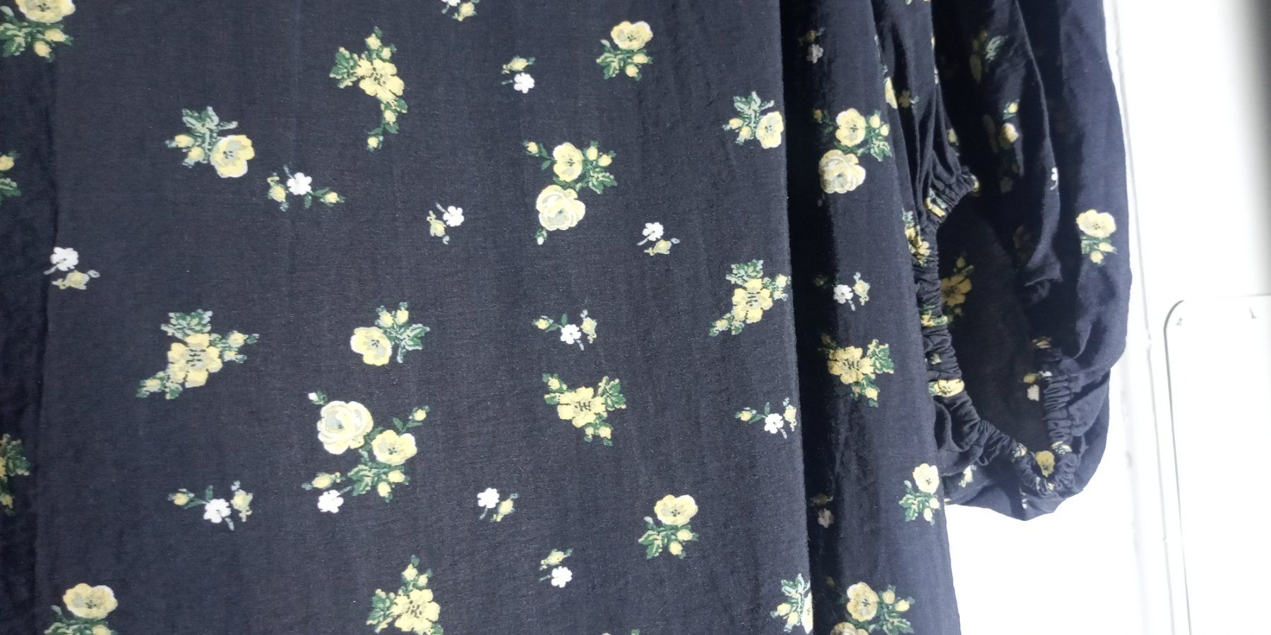 H&M Robes: Maxikleid mit Blumenmuster von H&M – D'occasion à St. Gallen par Hereplaysmusic 4