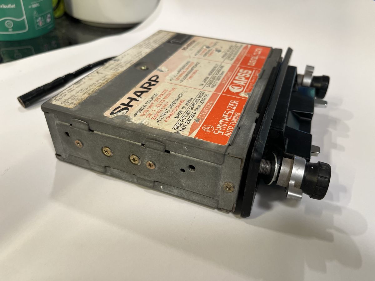 Sharp Radios: Oldtimer SHARP RG-6550H Radio APSS Synthesizer – Gebraucht aus Winkel von Tongabonga 7