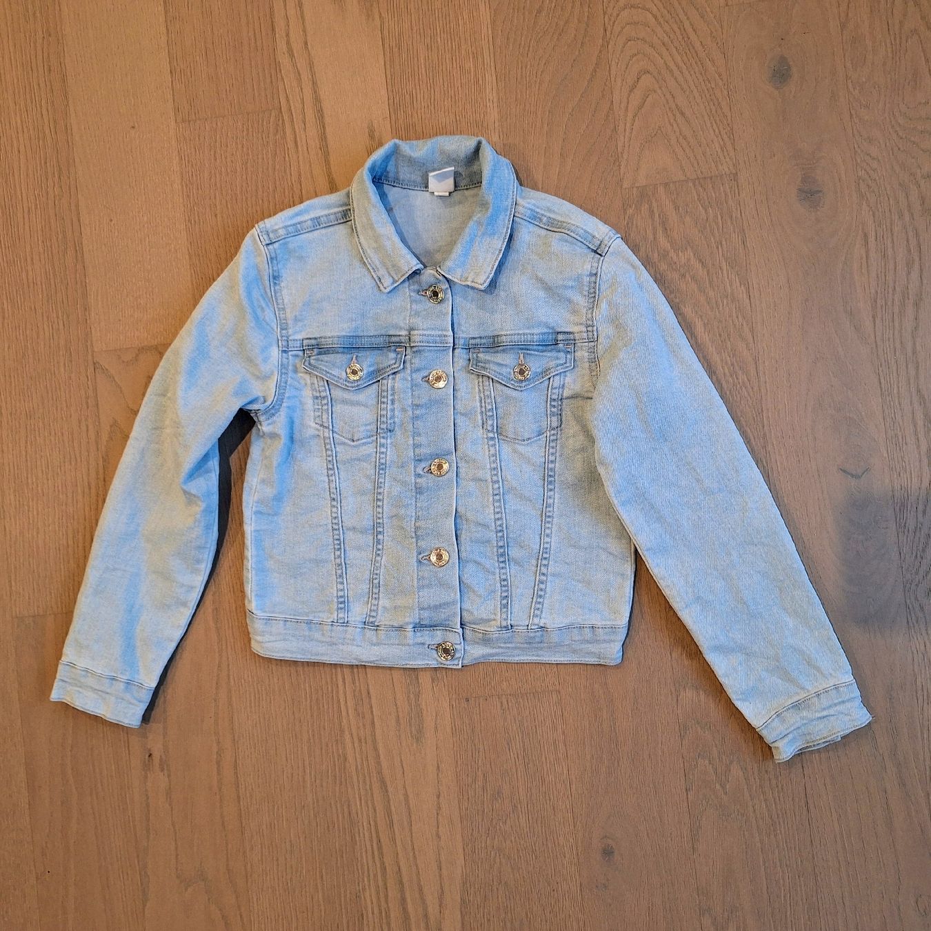 Giacche & Cappotti: Sehr schöne Jeansjacke, Gr. 134 – Usato da Dachsen venduto da Luna261081