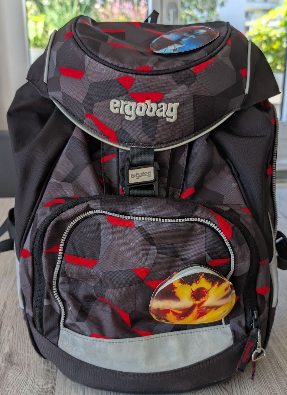 Ergobag Borse & Zaini: Schulrucksack Ergobag schwarz rot gebraucht – Usato da Eschenbach LU venduto da AJ0818