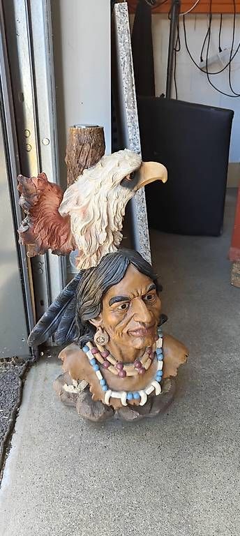 Sculture & Statue: Statue, Indien avec aigle en résine – Usato da Clarens venduto da Lapinrouge 2