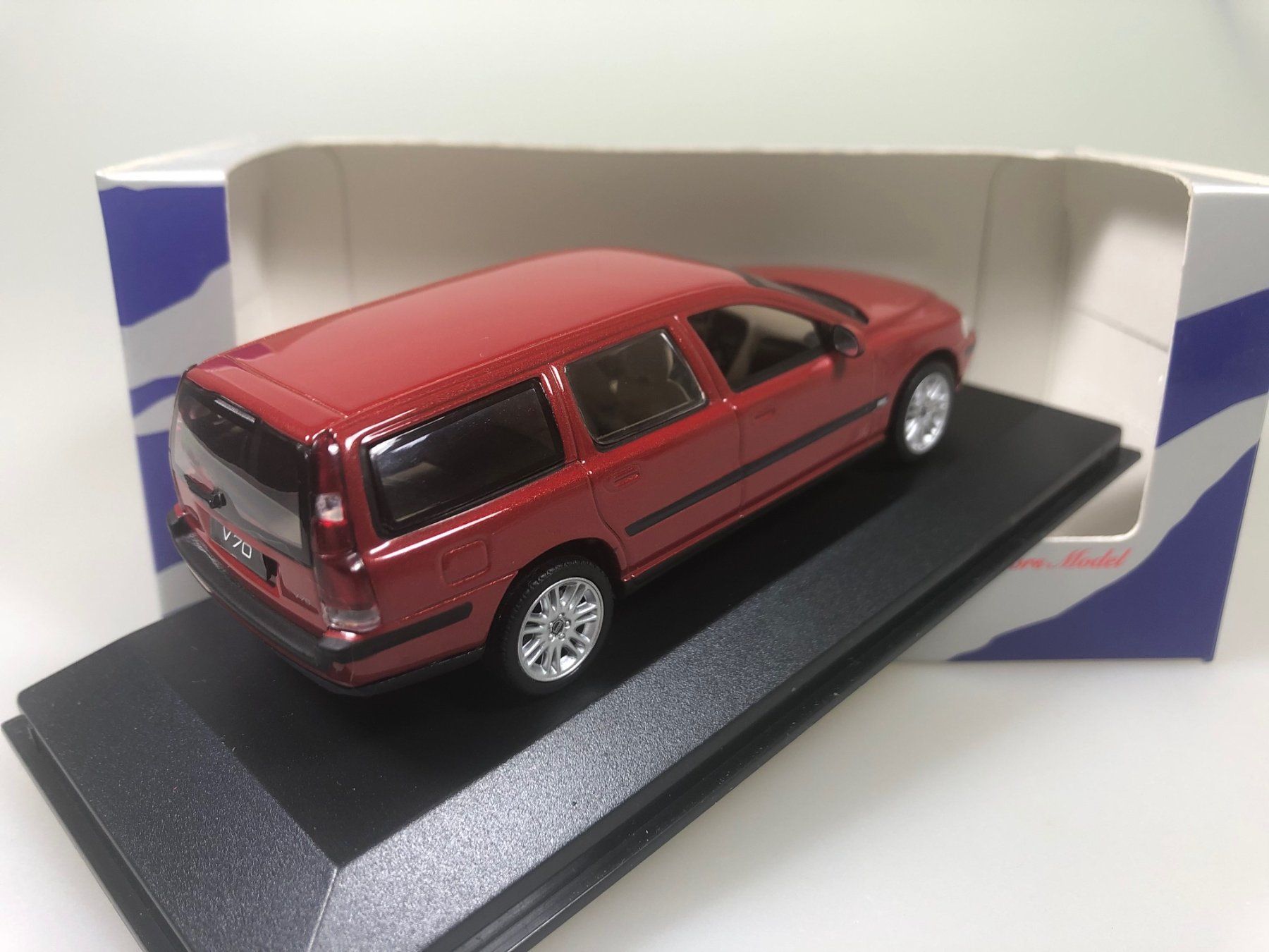 Volvo Modellautos: Volvo V70 - Minichamps - 1:43 – Gebraucht aus Widen von Himan 1