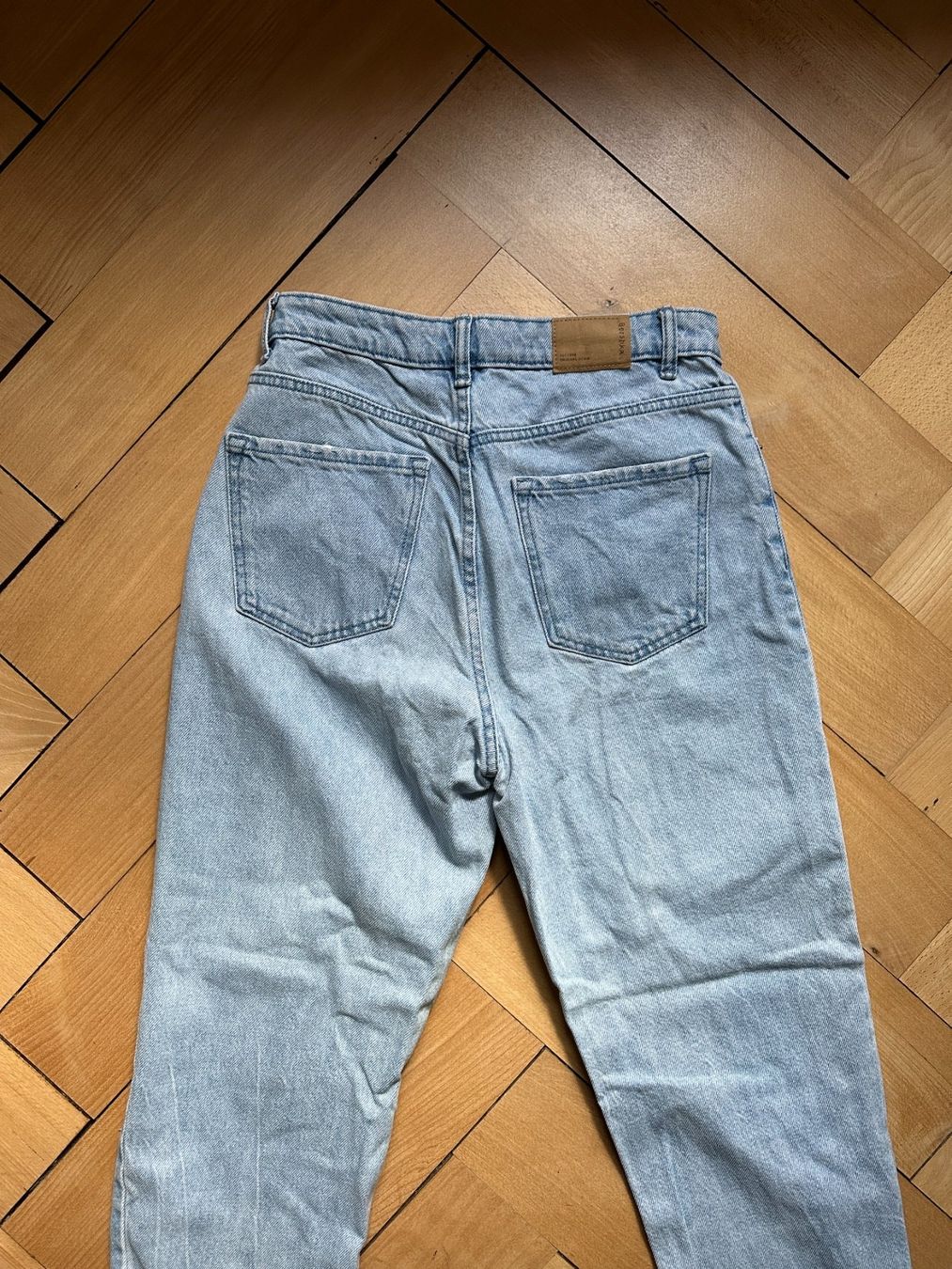 Bershka Jeans: BERSHKA - Mom Jeans hellblau 36 – Usato da Zürich venduto da Diazaio 2