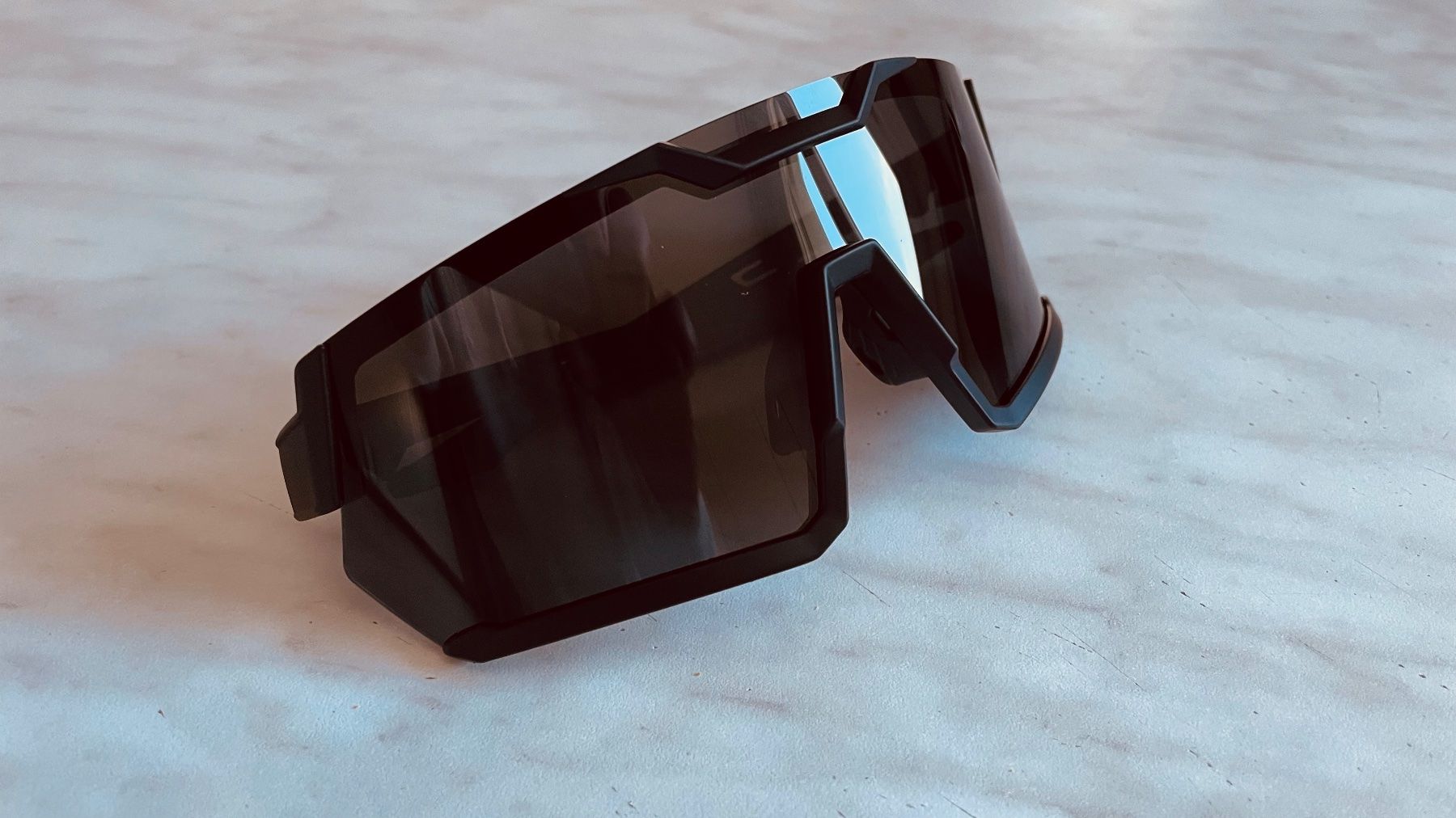 Brillen & Gläser: Sonnenbrille "Lauberhorn" – Neu und originalverpackt aus Interlaken von Qatar 3