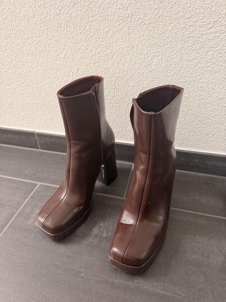 Bershka Damenschuhe: Stiefeletten Damen braun Blockabsatz – Gebraucht aus Uster von eli_c5fv