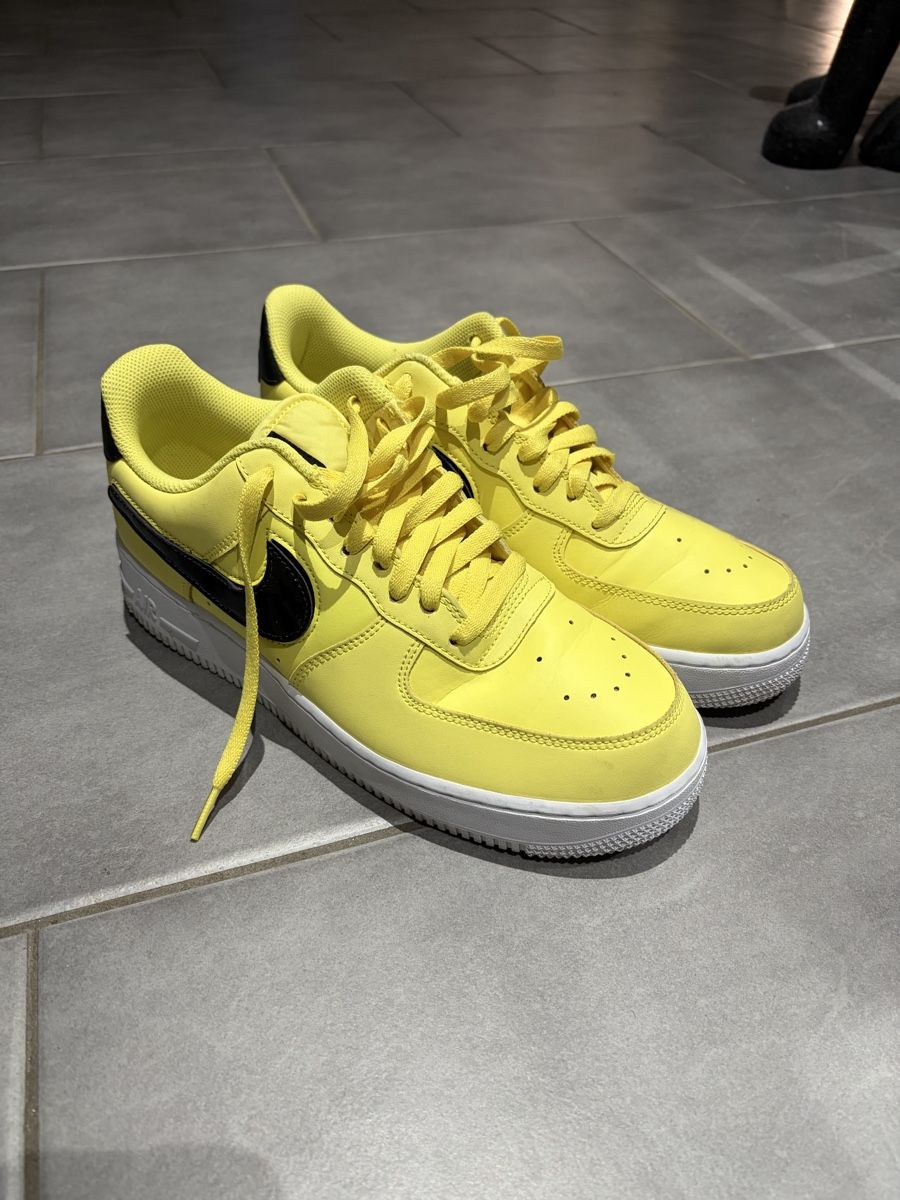 Nike Scarpe da uomo: Nike Air Force 1 '07 LV8 3 Yellow Pulse.  – Nuovo (secondo la descrizione) da Grenchen venduto da lyn_8w2w 1