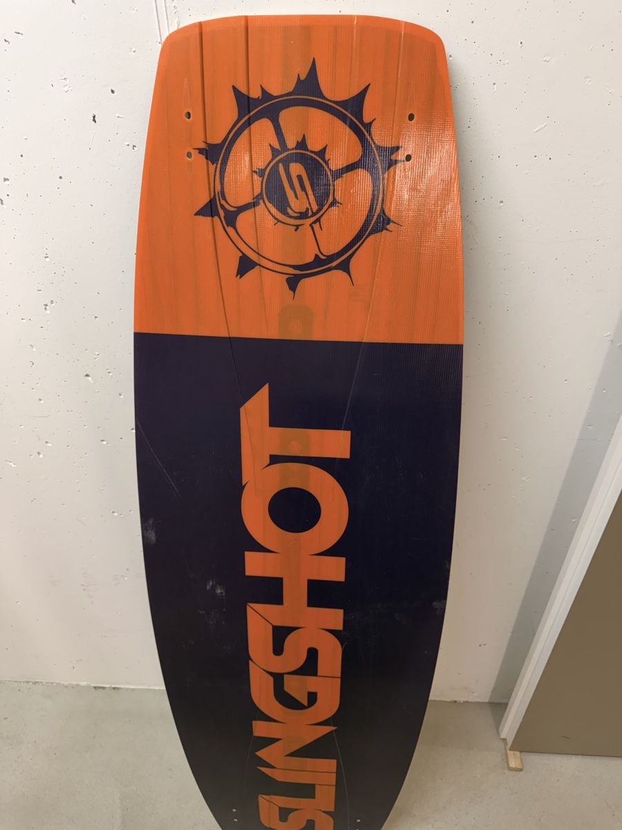 Tavole da surf e di nuoto: Slingshot Wakeboard Vision 138 – Usato da Genève venduto da jnz_c2z6 1