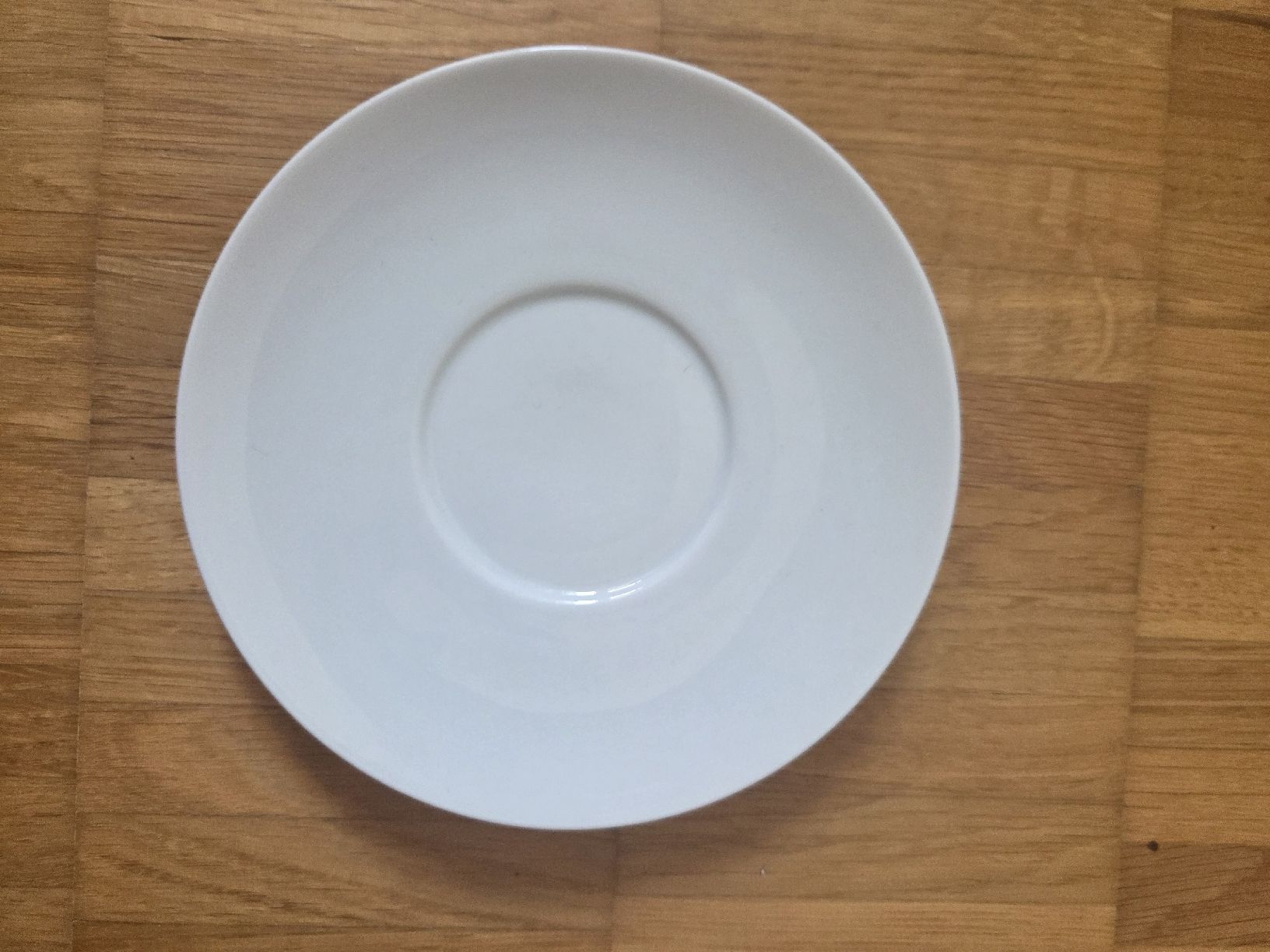 Set di piatti: Weisse Kaffeetassen mit Untertassen – Usato da Zofingen venduto da jel_qns5 4