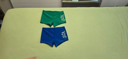 Bade Hose für Junge Grösse 116  ( 2 Stück ) + Spielzeuge