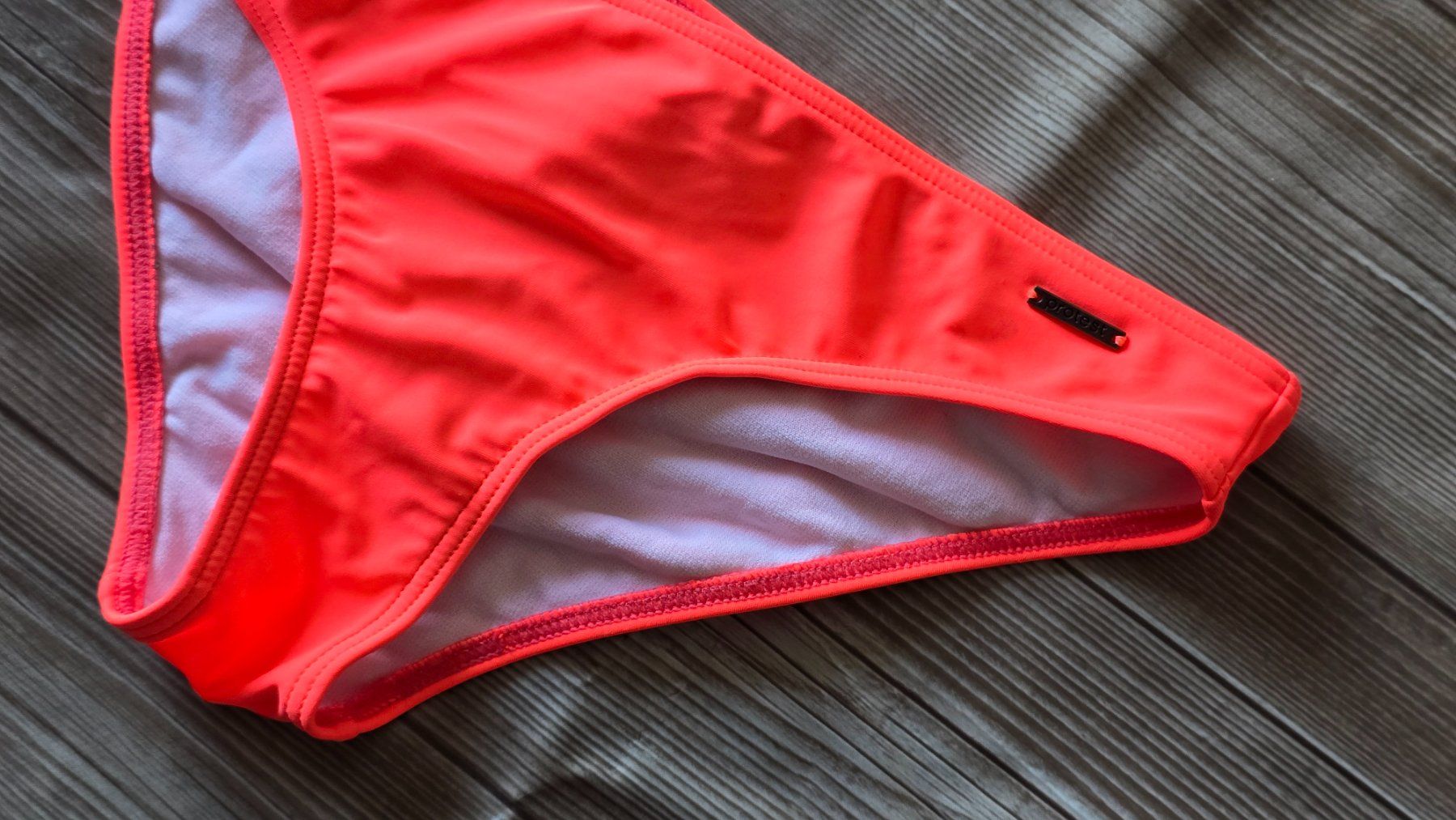 Protest Costumi da bagno & Bikini: Protest Bikini-Slip - 36 - Neon-Coral – Nuovo (secondo la descrizione) da Thalwil venduto da VitaMini 1