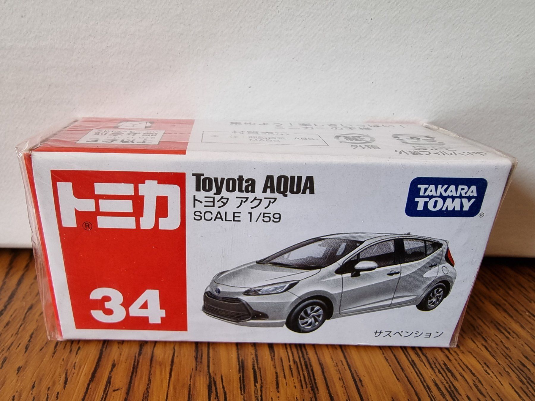 Modellini d'auto: Tomica #34 Toyota Aqua – Usato da Chateau d'Oex venduto da sam_58r2