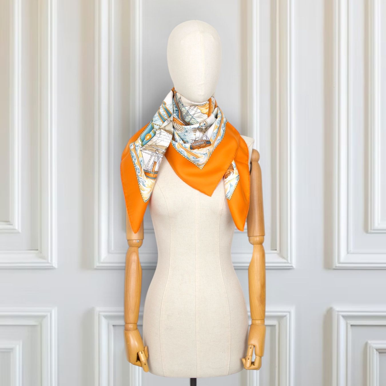 Hermès Foulards, Tücher & Schals: Hermès Carré "Vive le vent" orange – Gebraucht aus Binningen von Designerlabels 1