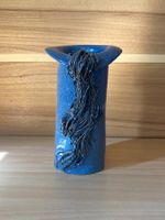 Kunstvolle Töpfervase blau mit Dekor ca. 21cm