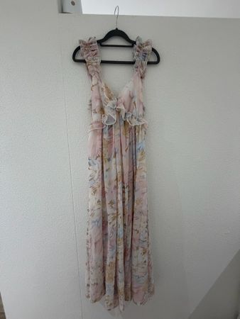 Maxikleid mit Rüschen – Rosa/Beige Blumenprint