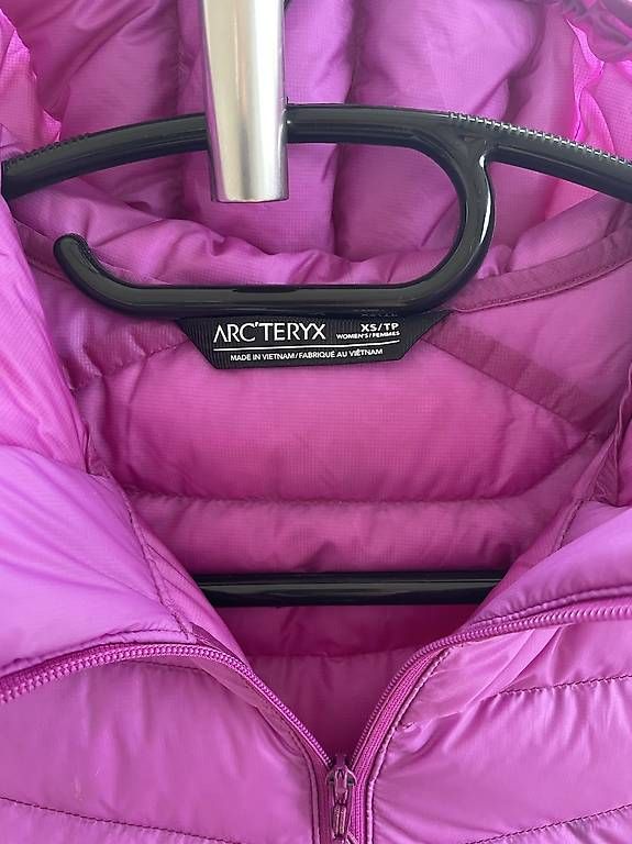 Arcteryx Jacken: Daunenjacke Arcterix – Gebraucht aus Ennetbaden von swi_dfb8 1